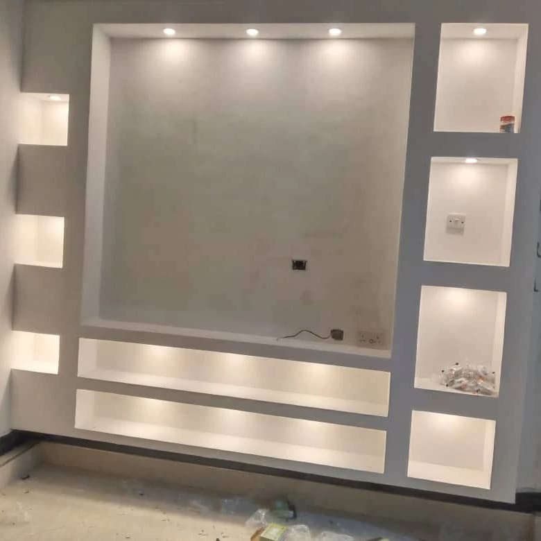 Built-in TV display wall with illuminated display niches